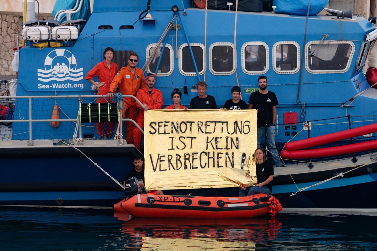 Sea-Watch (@seawatchcrew) on Twitter photo Unterzeichne jetzt wenn du auch findest: Seenotrettung & Flucht gehört unterstützt, nicht bestraft! Menschen in Seenot müssen gerettet werden. Gemeinsam gegen die geplante Kriminalisierung durch <a href="/NancyFaeser/">Nancy Faeser</a>:
👉 weact.campact.de/petitions/kein… Unterzeichne jetzt wenn du auch findest: Seenotrettung & Flucht gehört unterstützt, nicht bestraft! Menschen in Seenot müssen gerettet werden. Gemeinsam gegen die geplante Kriminalisierung durch <a href="/NancyFaeser/">Nancy Faeser</a>:
👉 weact.campact.de/petitions/kein…