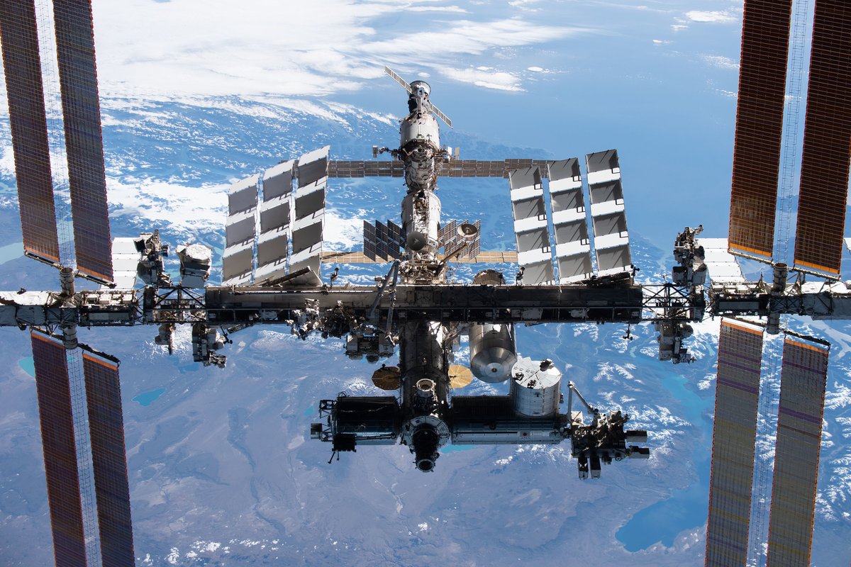 NASA's tweet photo. The @SpaceX Dragon launching to the @Space_Station set to launch tonight will carry a unique bit of cargo—500 grams of heirloom seeds from the Choctaw Nation of Oklahoma. After the seeds return to Earth, local students will plant them. https://t.co/Y8gRQgnMFj https://t.co/hDMSaLl2uE