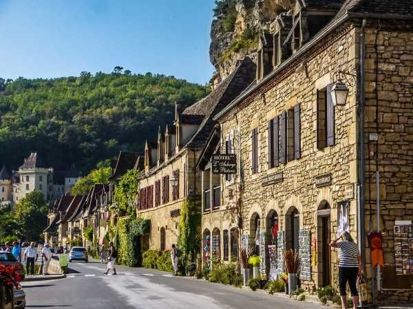 france_images's tweet photo. The village of #Perouges is a great place to explore The cobbled streets are lined with
beautiful 16th-century houses, and the old town hall is a great example of medieval
architecture. https://t.co/EtLR0Rs7a2 #France 🇨🇵 #travel #photo https://t.co/sbSL4JGwKM
