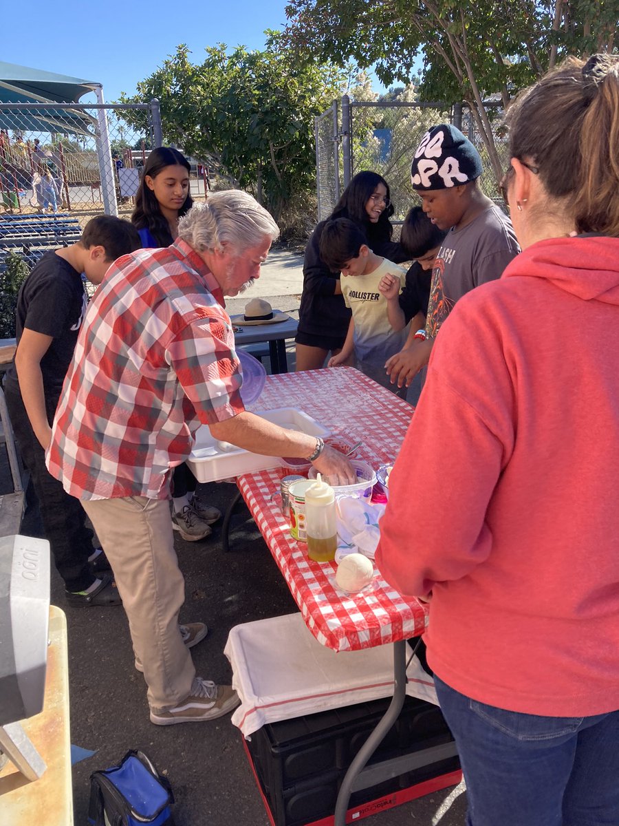 BHandley4's tweet photo. @ChaseTigers 6th graders chose their reward for earning “Pawsitive” tickets.  Making their own personal pan pizzas and learning about the baking career with Mr. Sperrazzo was so much fun..and delicious!  @CajonValleyUSD @CVWorldofWork https://t.co/XmrzPeSDoO