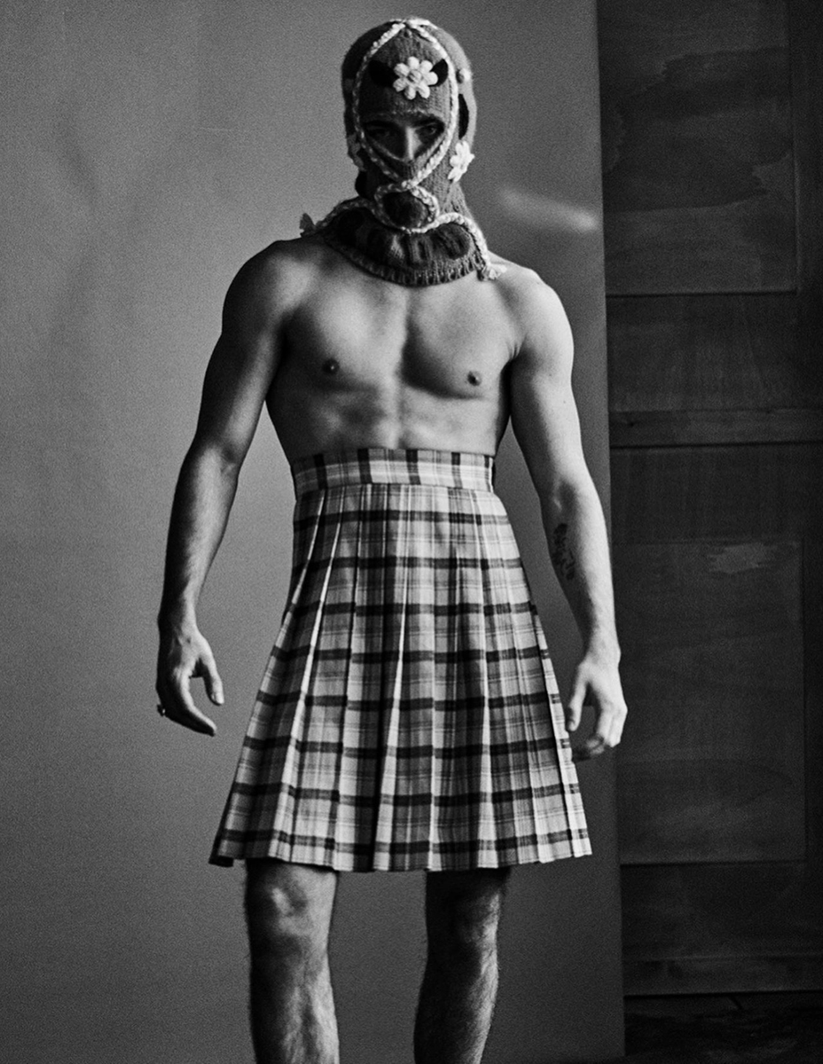 model: Manu Rios
photography: Gianpaolo Sgura
for Man About Town SS22
clothes:  skirt Moschino and balaclava GCD

#manurios #EliteNetflix #malemodel #FashionModel