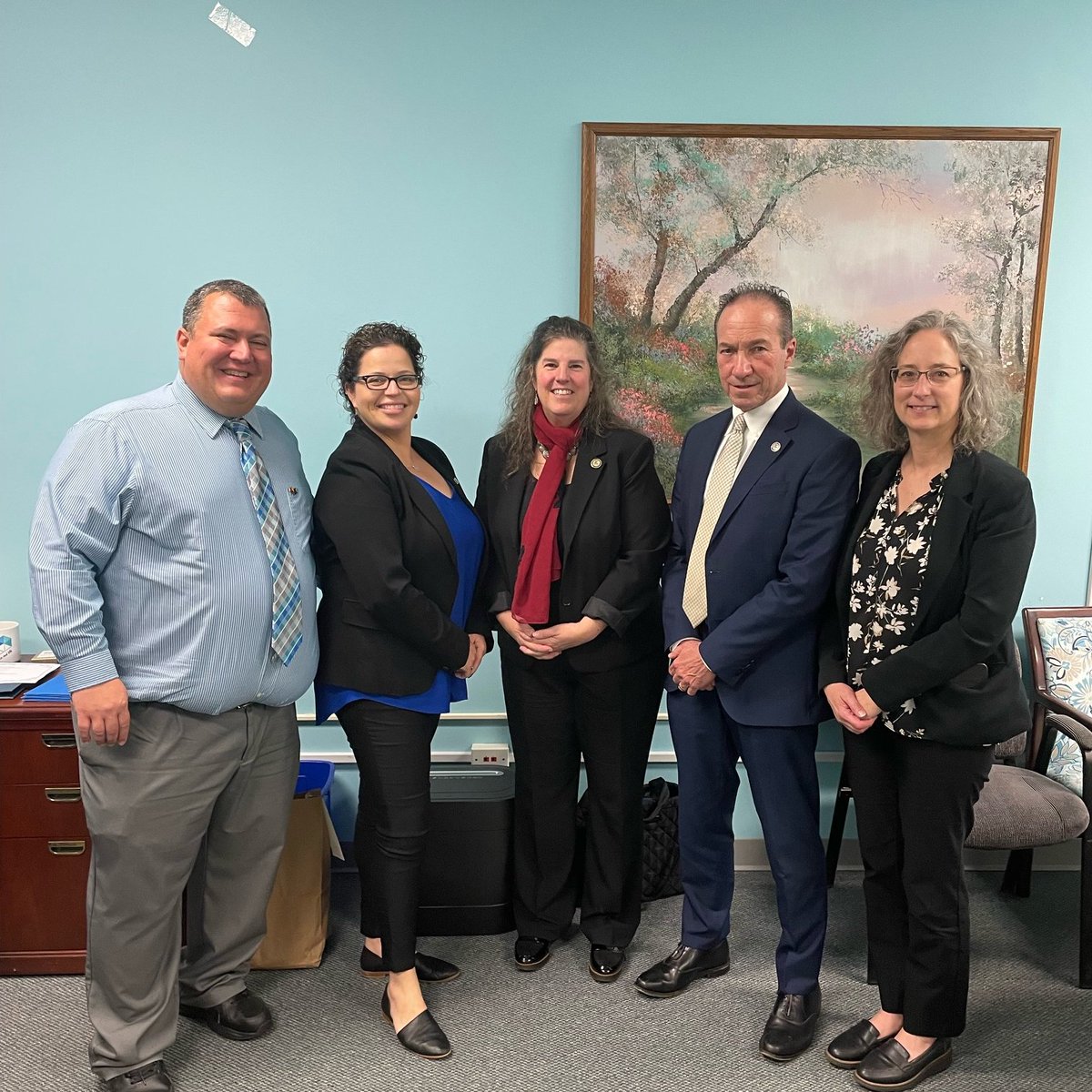 OJJDP Liz Ryan (@ojjdplizryan) on Twitter photo Had a fantastic visit with the Rhode Island Training School, <a href="/MentoringRI/">MENTOR Rhode Island</a>, and <a href="/COPSOffice/">COPS Office</a> Director Hugh T. Clements, Jr. this week – and enjoyed a little face time with an additional “friend in the field.” Had a fantastic visit with the Rhode Island Training School, <a href="/MentoringRI/">MENTOR Rhode Island</a>, and <a href="/COPSOffice/">COPS Office</a> Director Hugh T. Clements, Jr. this week – and enjoyed a little face time with an additional “friend in the field.”