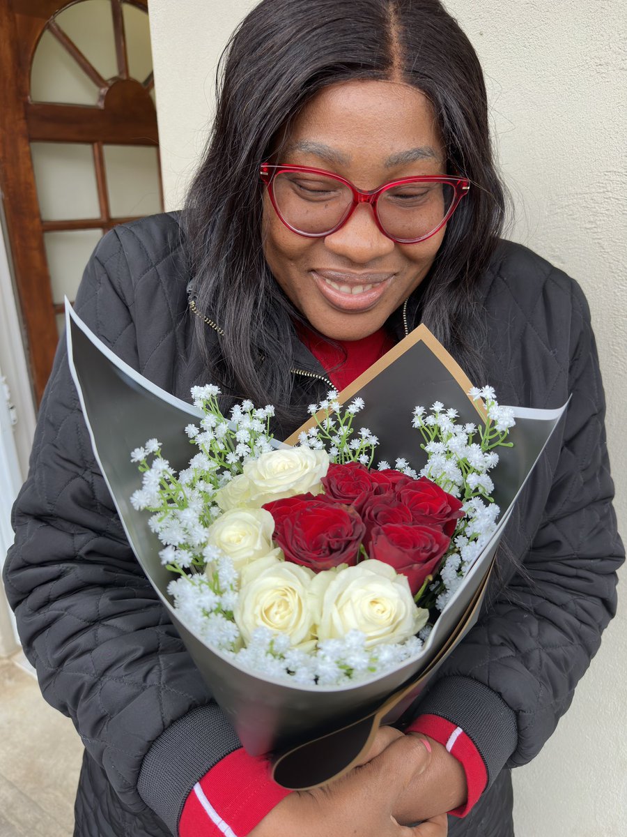 Eksemandisa's tweet photo. Finally we’re here. Of course my first bouquet had to go to my most supportive bestie 🥺❤️ https://t.co/NLE3MIuDgE
