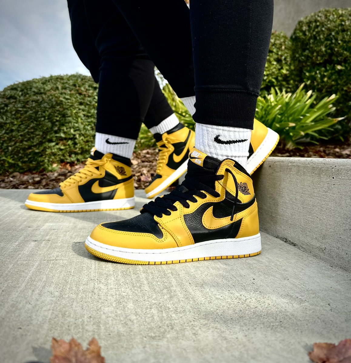 🐝🐝🐝 Black and Yellow.. sometimes you gotta let her be the Show stopper 😂🙌🏾🙌🏾🫶🏾🫶🏾 #weekofjordan1high #stilllaceddifferently #snkrskliveheatingup
#solecollectors #snkrskickcheck #sneakerhead #sneakerfreakerfam #MillerApproved #dubbsteppin #sneakerwifey #snkrliveheatingup
