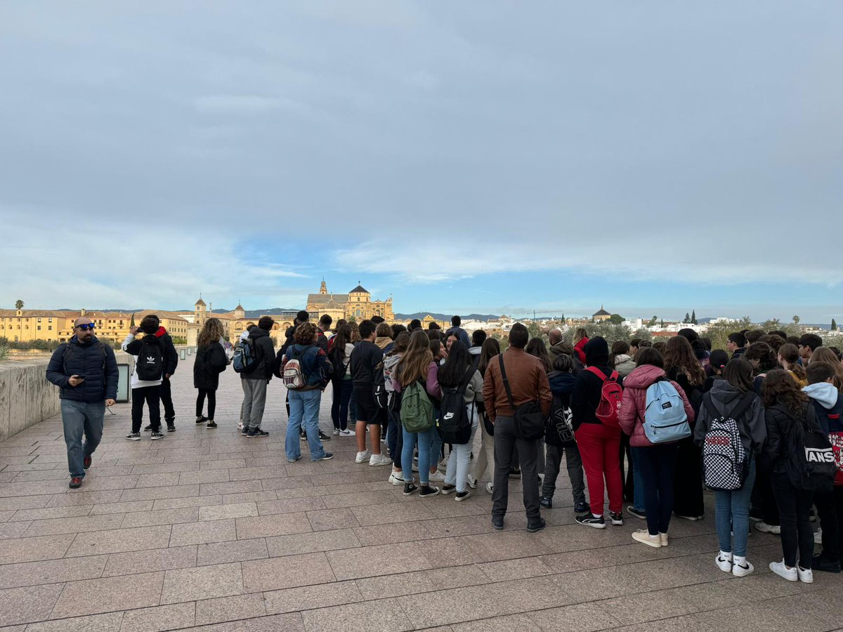 iesptg's tweet photo. Nuestros alumnos y alumnas de 2° de ESO del #iesptg han disfrutado de una visita a #córdoba organizada por el Dpto de Historia donde ha podido estudiar in situ del arte musulmán. Lo han pasado genial y ha sido un día maravilloso. #somosiesptg #somoshistoria #dptohistoriaptg https://t.co/WTAFWCrq5S