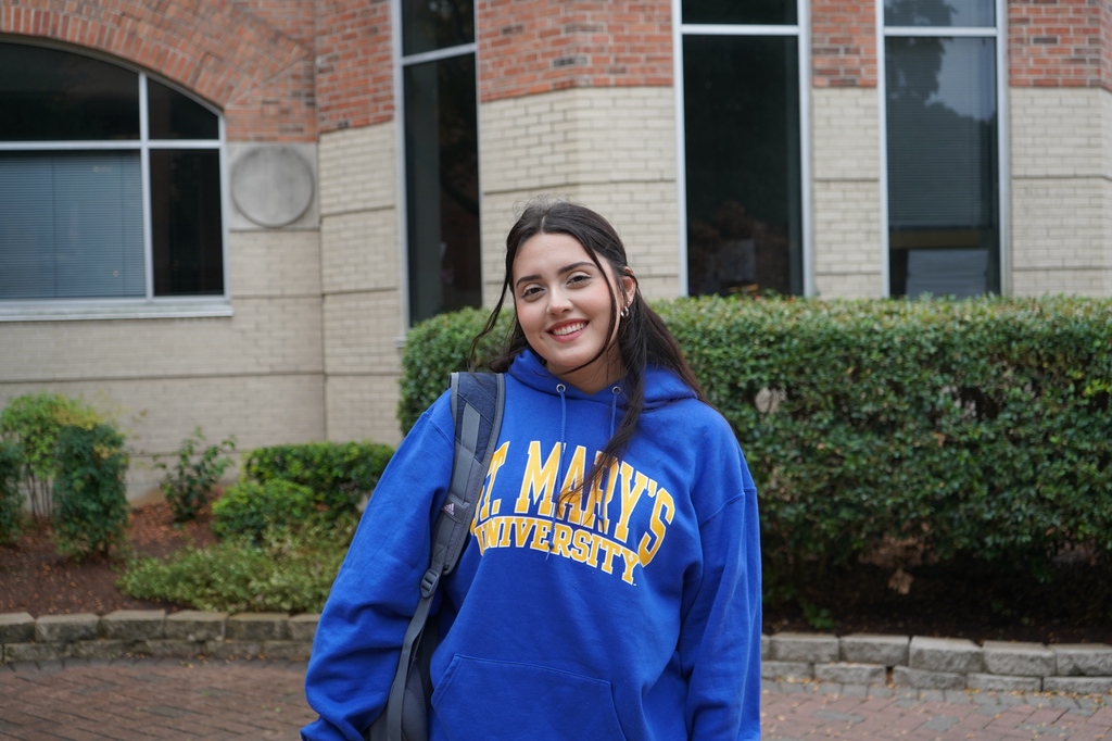 StMarysU's tweet image. We love to see our Rattlers in their Gold &amp;amp; Blue! 💛 💙⁠
⁠
#StMU #Rattlers #SpiritThursday #studentlife