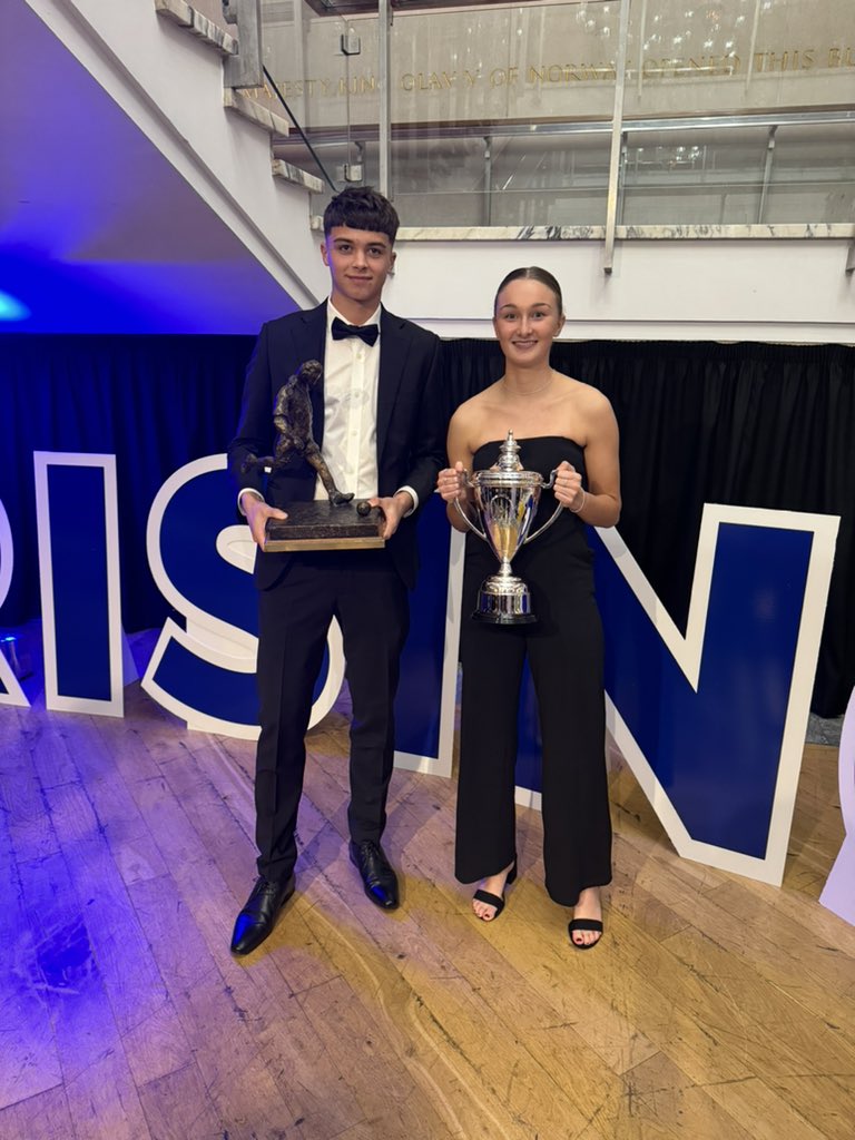 Massive congratulations to Daisy Burt who has won the Jack Hixon award for the rising star of 2023 and Lewis Miley on winning the Wor Jackie award 🖤🤍🤩

#NUFC #NUFCFans #Newcastle