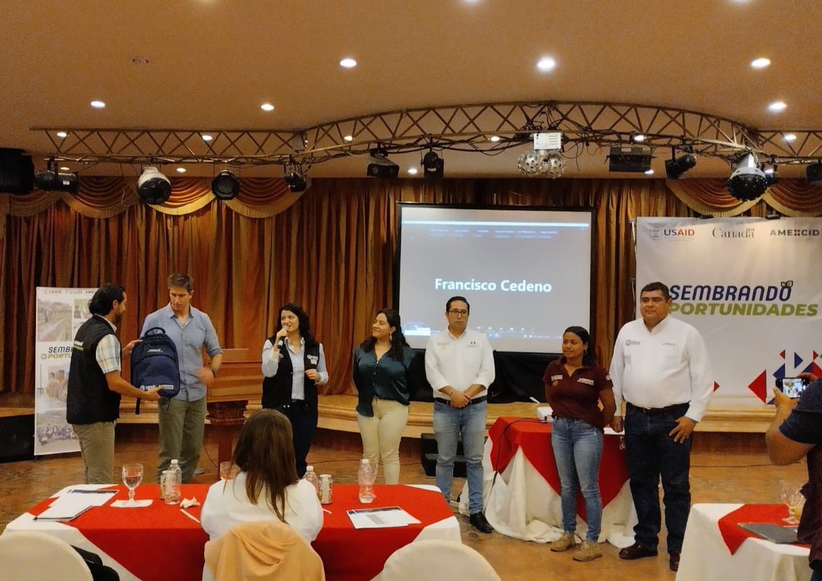 📸 Participamos con <a href="/USAID/">USAID</a> en el Taller de Intercambio de Conocimientos y Experiencias en Proyectos de Desarrollo en Honduras 🇭🇳, organizado por #GlobalAffairsCanada, como la primera actividad de la #cooperación trilateral 🇲🇽🇺🇸🇨🇦.  (🧵1/3)