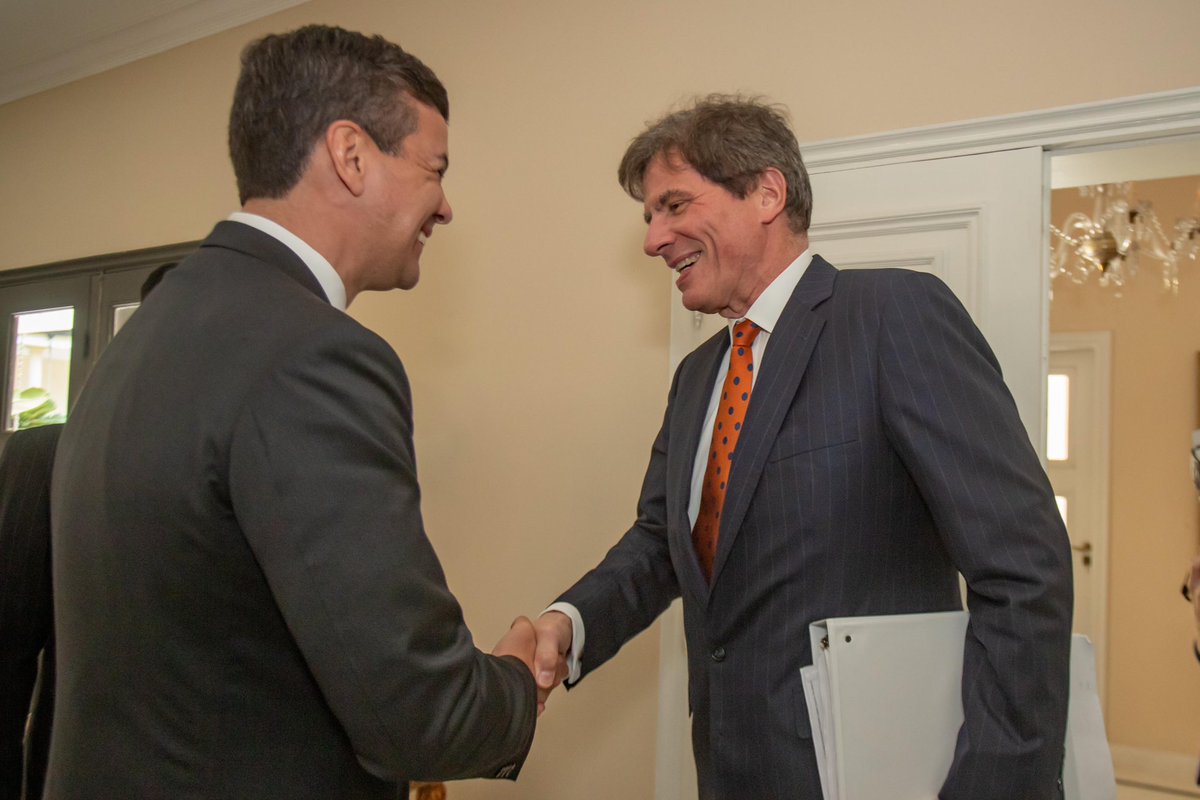 SantiPenap's tweet photo. Recibí al subsecretario de Estado para el Crecimiento Económico, la Energía y el Medio Ambiente, José W. Fernández. Hablamos de las sólidas relaciones entre el Paraguay y los Estados Unidos como también de los grandes desafíos comunes entre nuestros países. https://t.co/W9kJuO1JvO