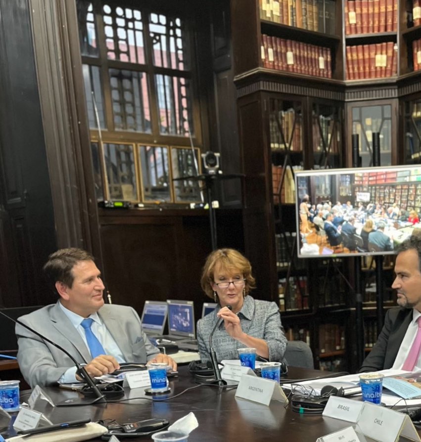 Jose Moreno (@jmorenoro) on Twitter photo Fue elegida para la Corte Internacional de Justicia la renombrada jurista y profesora de la Universidad de Columbia de Nueva York, Sarah Cleveland - <a href="/clevelandICJ/">Sarah H. Cleveland</a>. Fue un alto honor presidir la sesión del Comité Jurídico Interamericano de la OEA que la recibió en agosto pasado. Fue elegida para la Corte Internacional de Justicia la renombrada jurista y profesora de la Universidad de Columbia de Nueva York, Sarah Cleveland - <a href="/clevelandICJ/">Sarah H. Cleveland</a>. Fue un alto honor presidir la sesión del Comité Jurídico Interamericano de la OEA que la recibió en agosto pasado.