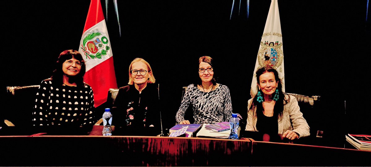 🤩 Las finlandesas Leena Kellosalo, Riina Katajavuori, Helena Sinervo y la peruano-finlandesa <a href="/ZoilaForss/">Zoila Forss-Crespo Moreyra</a> compartieron su poesía en la <a href="/UNMSM_/">Universidad Nacional Mayor de San Marcos</a>. 🏫

🥳 Los esperamos mañana, a las 10 a. m., en el auditorio de la Facultad de Humanidades de la <a href="/UNFVoficial/">Universidad Nacional Federico Villarreal</a>. 🤗