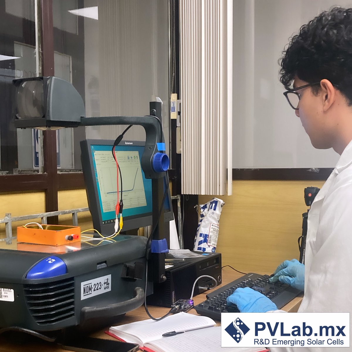 👨🏻‍🔬 Gustavo Ibarra esta por terminar su tesis de licenciatura sobre fabricación de #celdassolares en la #BUAP.  Durante su estancia desarrolla habilidades para investigación científica y creación de tecnología fotovoltaica. 

❤️¿Te gusta la investigación cientifica?