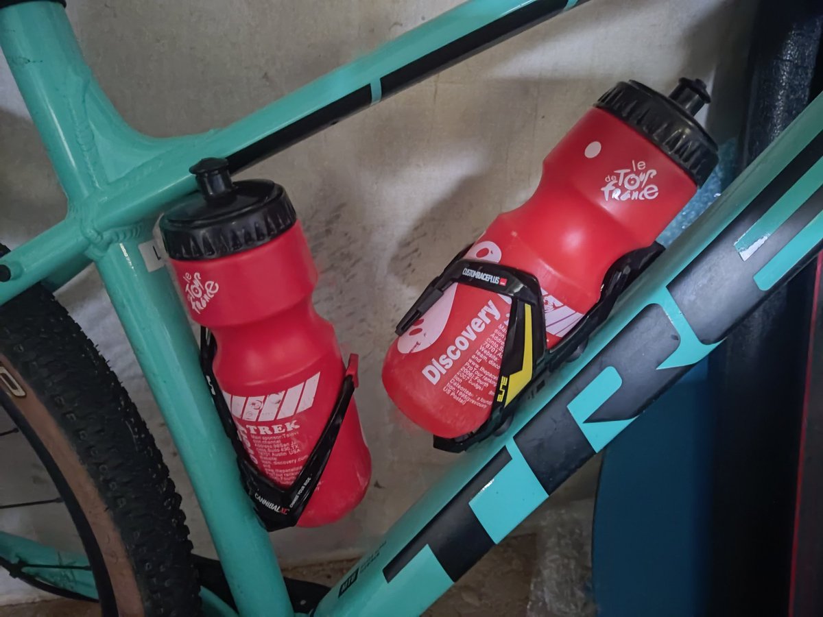 mikeallbutt's tweet photo. @TrekBikes has placed the down tube water bottle luges too high. If the cage was located lower then it would fit a normal size bottle. https://t.co/Wm5y5HNXBj