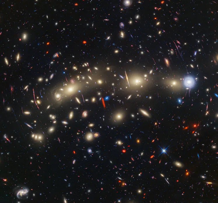 ta_stronskaya's tweet photo. A new galaxy cluster MACS0416 discovered by @NASA_Johnson 🔥 It is located 4.3 billion light-years away from Earth and lights up like a #Xmas tree😱 Feel genuine excitement when it comes to the space✨Photo credit: @NASA_Johnson @esa https://t.co/oIIObNBDkl