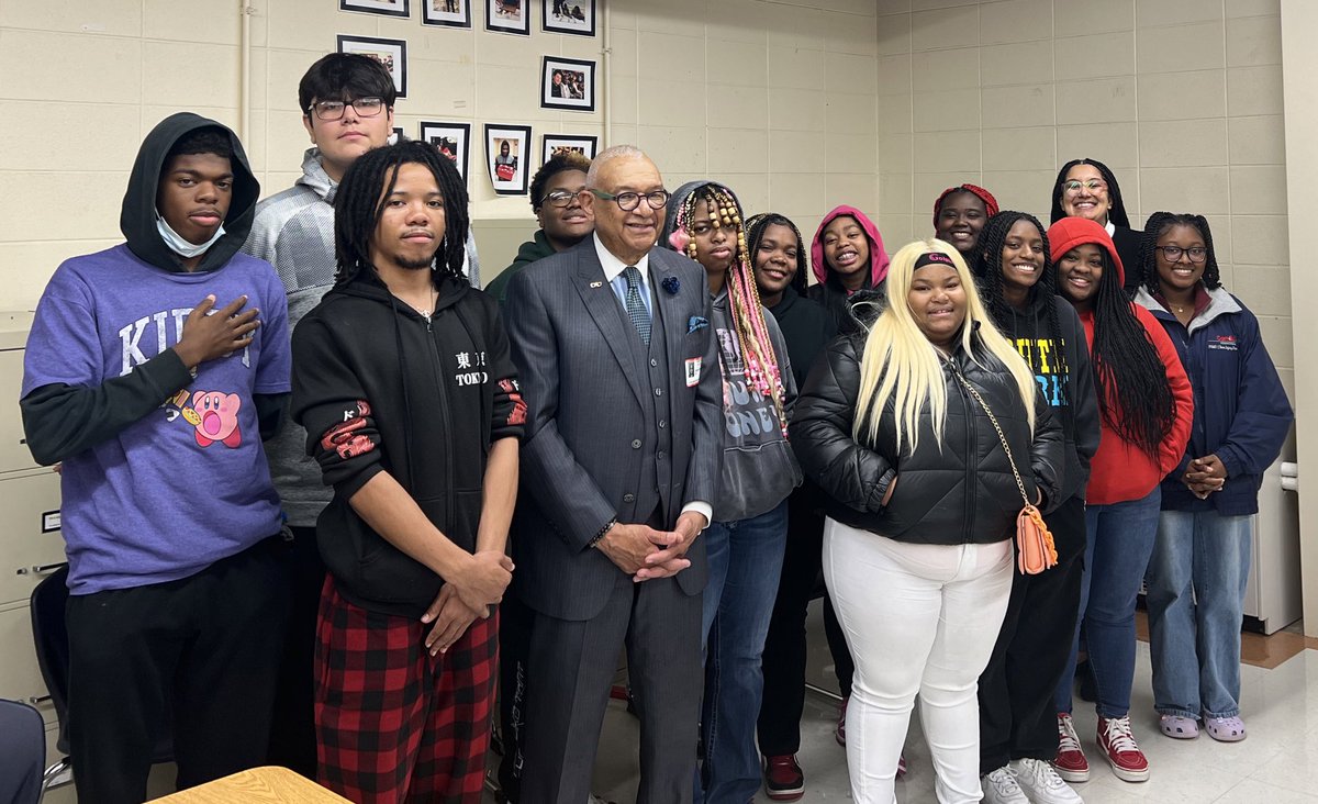 Thank you Streamwood High School’s Black Student Network for sharing with us some of the characteristics you desire in a teacher. 
#StudentVoice #StudentLeaders