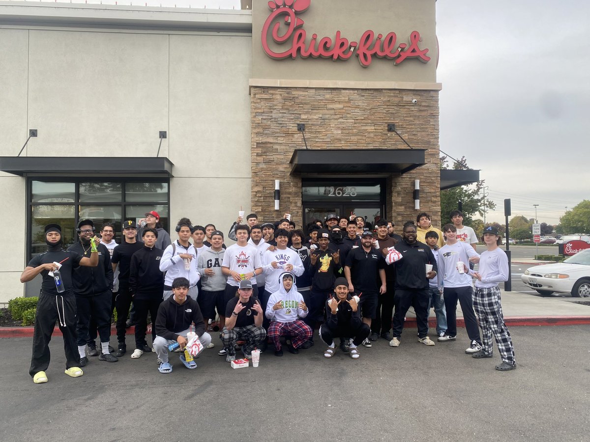 PHSFBBoosters's tweet photo. Our football team took a lunch break on their way down to Hilmar for their Quarterfinal tonight! Thank you @ChickfilA on March Lane in Stockton for your great service! Let’s Go Patriots! https://t.co/UMEkuIluJv