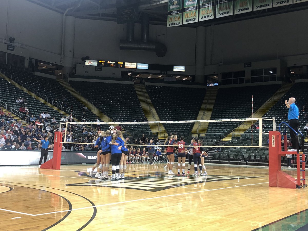 🏐#OHSAA DIVISION II GIRLS VOLLEYBALL STATE SEMIFINAL: Gates Mills Gilmour Academy wins the first set against Columbus Bishop Hartley 25-14. 📺 @NFHSNetwork ➡️ tournament coverage: ohsaa.org/Sports-Tournam…