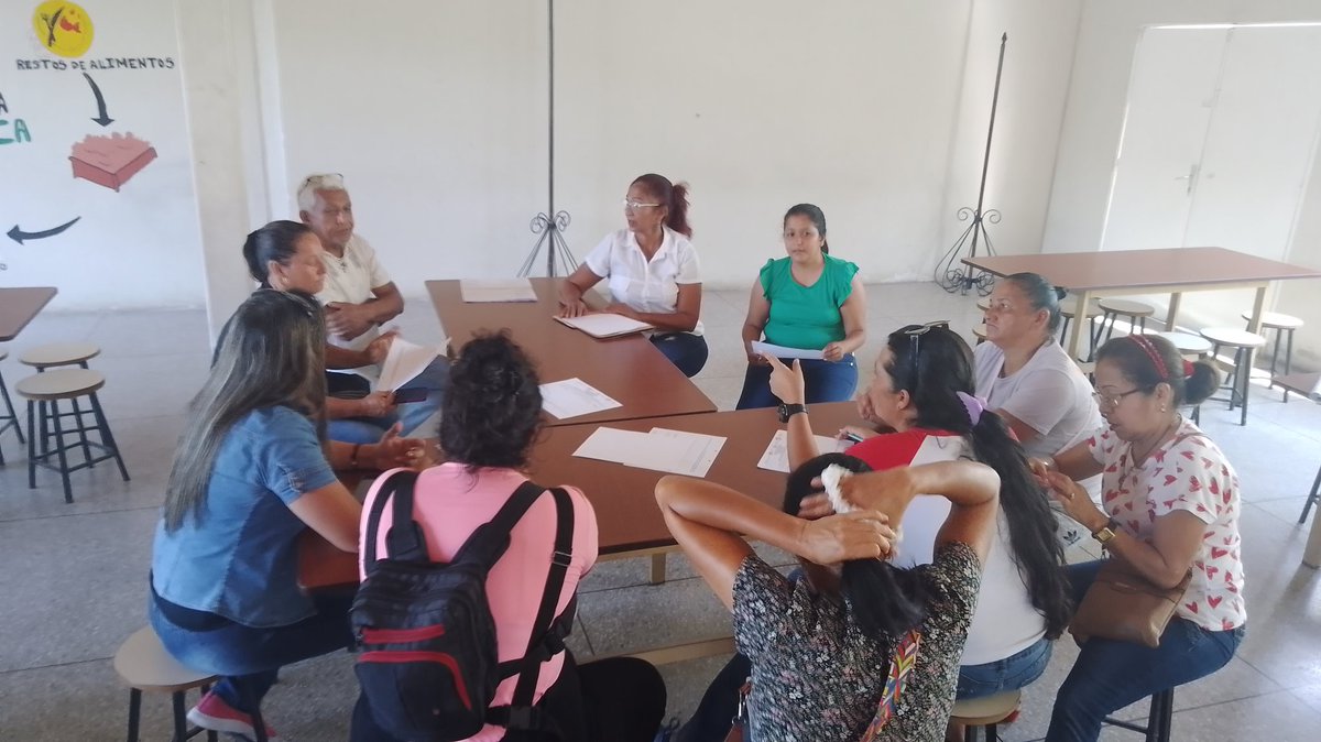 #ReuniónConsejoEducativo Liceo Nacional Sagrado Corazón de Jesús... Realizar plan de acción a fin de resolver necesidades institucionales. Selección de un proyecto emergente.. Planificación de actividades que garanticen su ejecución..
<a href="/_LaAvanzadora/">Yelitze Santaella</a> 
<a href="/Berzabethg1/">Berzabethgandicaoficial</a> 
<a href="/cdceayacucho/">CDCE Municipio Ayacucho</a>