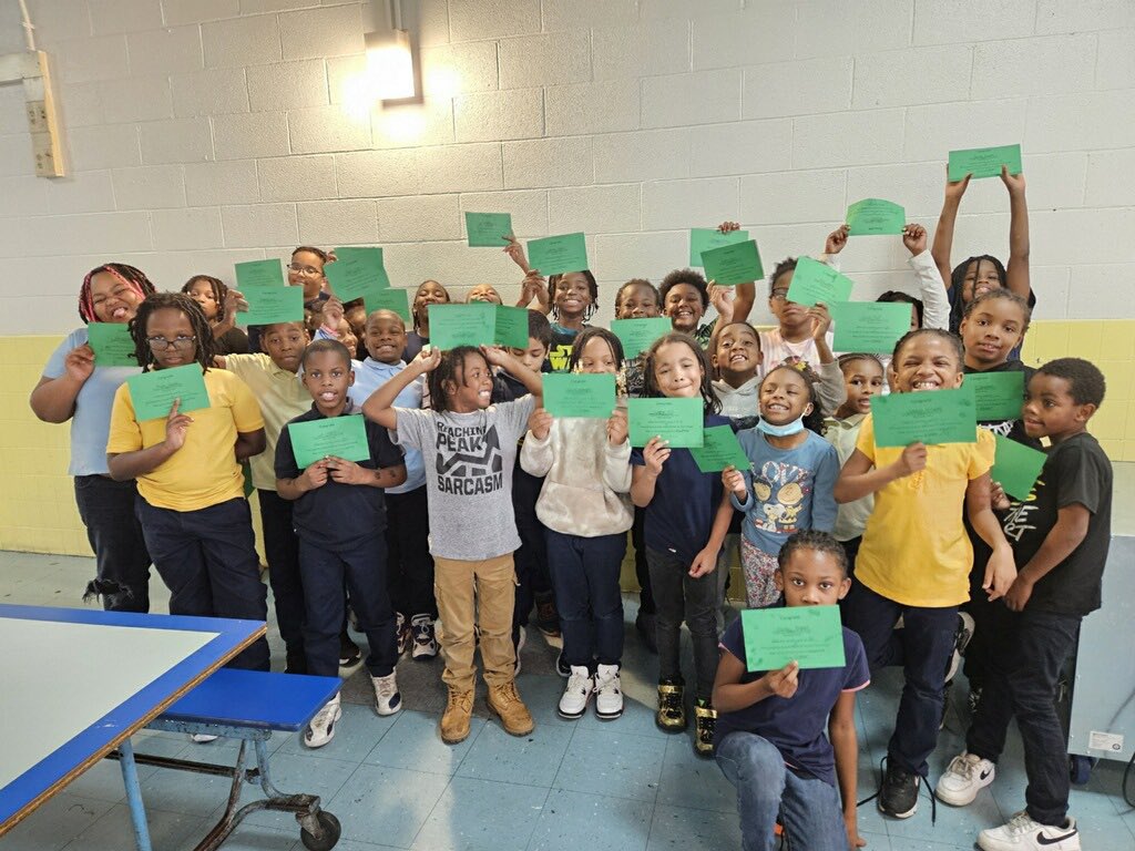 baba_olumiji's tweet photo. Today we celebrated over 30 students who met their October goal for #AcaleticsMath with a Green Party of food, green juice, and green certificates! #VictoryHappensonValleyStreet https://t.co/DYqayMcMpV