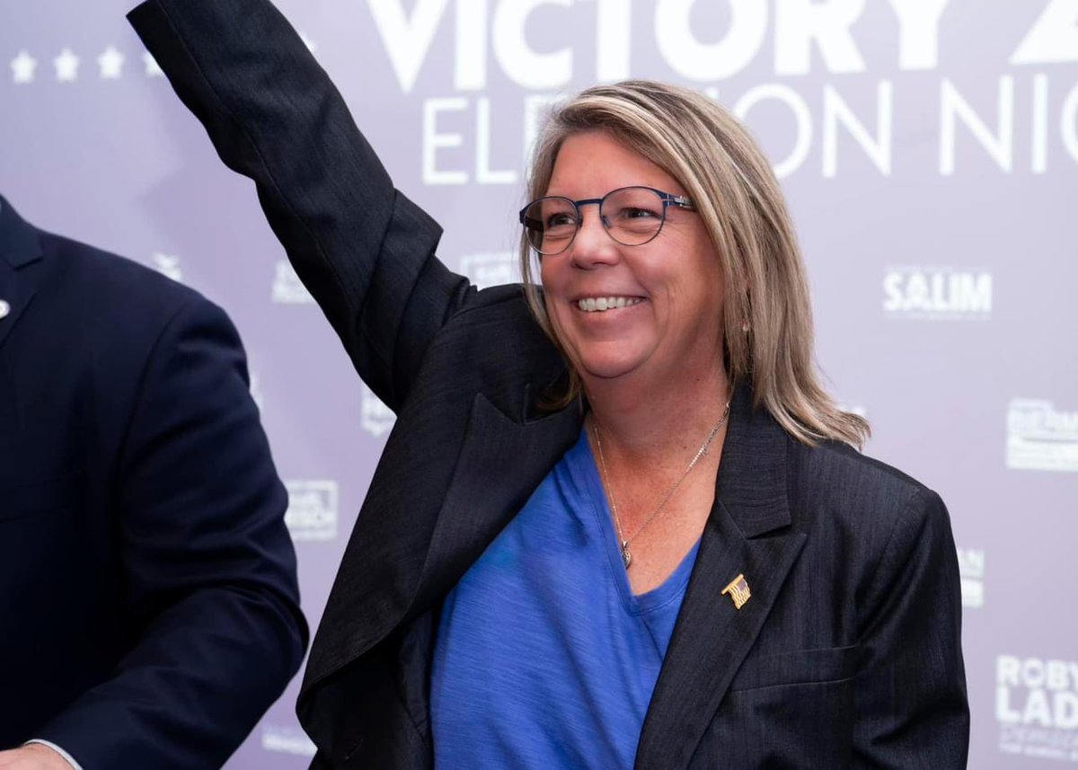 Robyn Lady for School Board tweet media