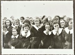 umtdogan71's tweet photo. 1⃣6⃣-Atatürk'ü son kez görmek için sokaklara dökülen, cenaze alayı geçerken hıçkıra hıçkıra ağlayan kız çocukları. 

Bu çocuklar daha önce hiç Atatürksüz 23 Nisan kutlamadı.