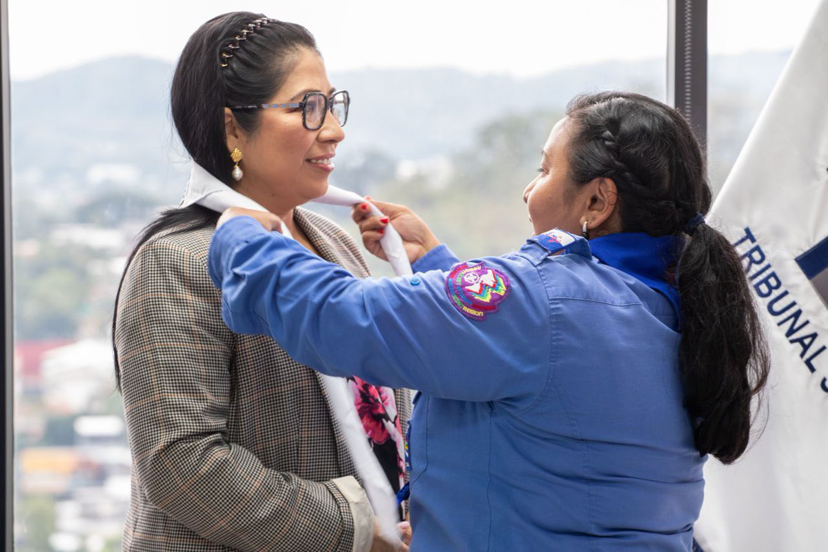 Fue un honor recibir de forma simbólica una pañoleta de una organización como <a href="/ScoutsSv/">Scouts de El Salvador</a>, que por décadas ha venido contribuyendo a la educación de la juventud y que ahora trabajando de la mano nos permitirá fortalecer la democracia, los valores cívicos y la participación de