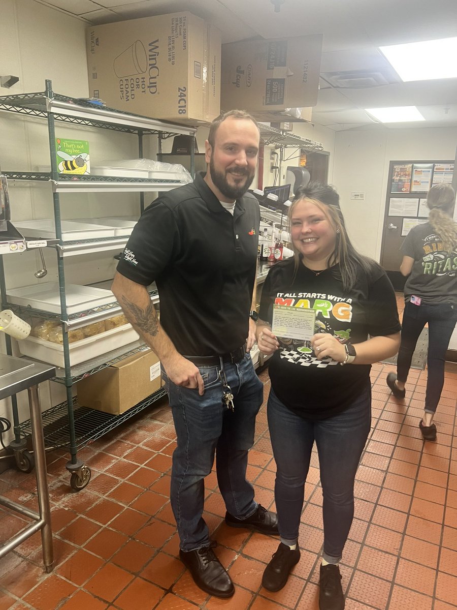 yesin1988's tweet photo. When your NEW DO drops in  shows some Chilis ❤️+🤗 handing out ATL’s and dropping gems 💎 of Chilis wisdom!! @stevelalich https://t.co/0Gp2l6cPWt