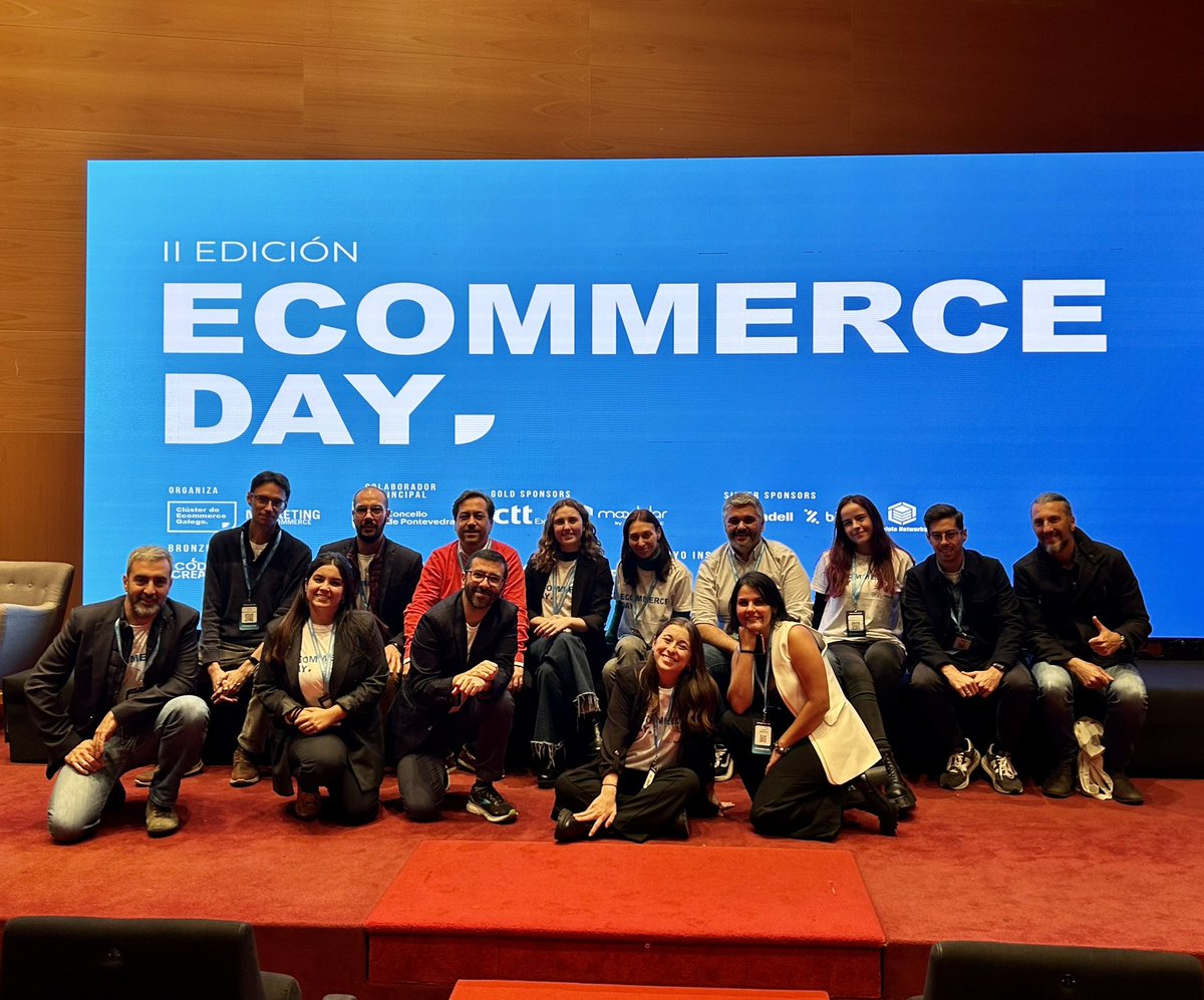 rubenbaston's tweet photo. E alá foi o #EcommerceDay. Non me dá para máis, hoxe. Foto de equipazo de organización. Orgullosísimo 💪💪💪 https://t.co/7cEGmkU7U3