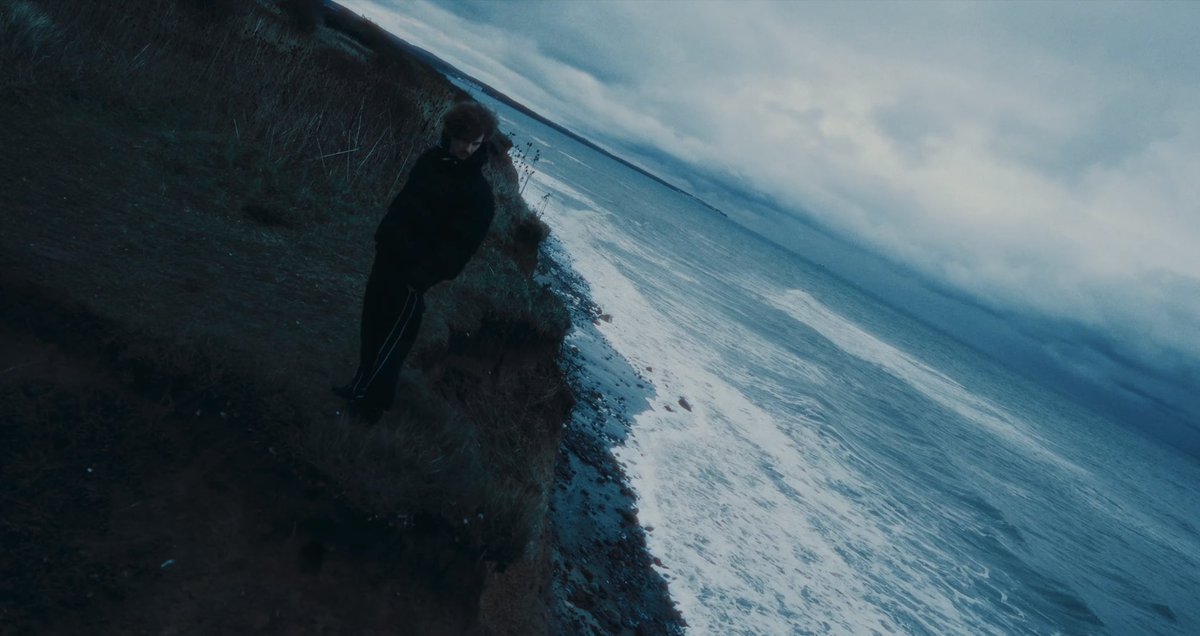 cuubbie's tweet photo. ihr wisst doch bescheid neues musikvideo gleich neue stills https://t.co/7emPLknZNz