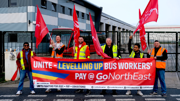 unitecomleeds's tweet photo. #Solidarity with fellow @uniteneyh members on strike at @gonortheast 💙❤️
We back bus workers. The company and @GAGNigel need to stop the greed! #PaytheRate and close the gap. No cheap labour, in the North-East or anywhere! #JobsPayConditions
#NoToCheapLabour #StopGoNEGreed https://t.co/seYZRBrFyB