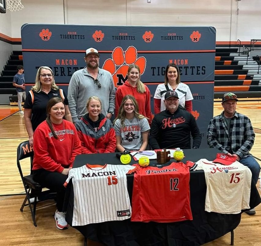 BlueFlamesFastp's tweet image. So proud of Ella Barnett!! Signing today with North Central College.  She will be an amazing collegiate player.  @CaelanMcGeeKTVO @EllaBarnett156 @centralmoinfo @ChrisBurns_KTVO @ChrisDuerr @sportcat075 @MaconTigerSoft