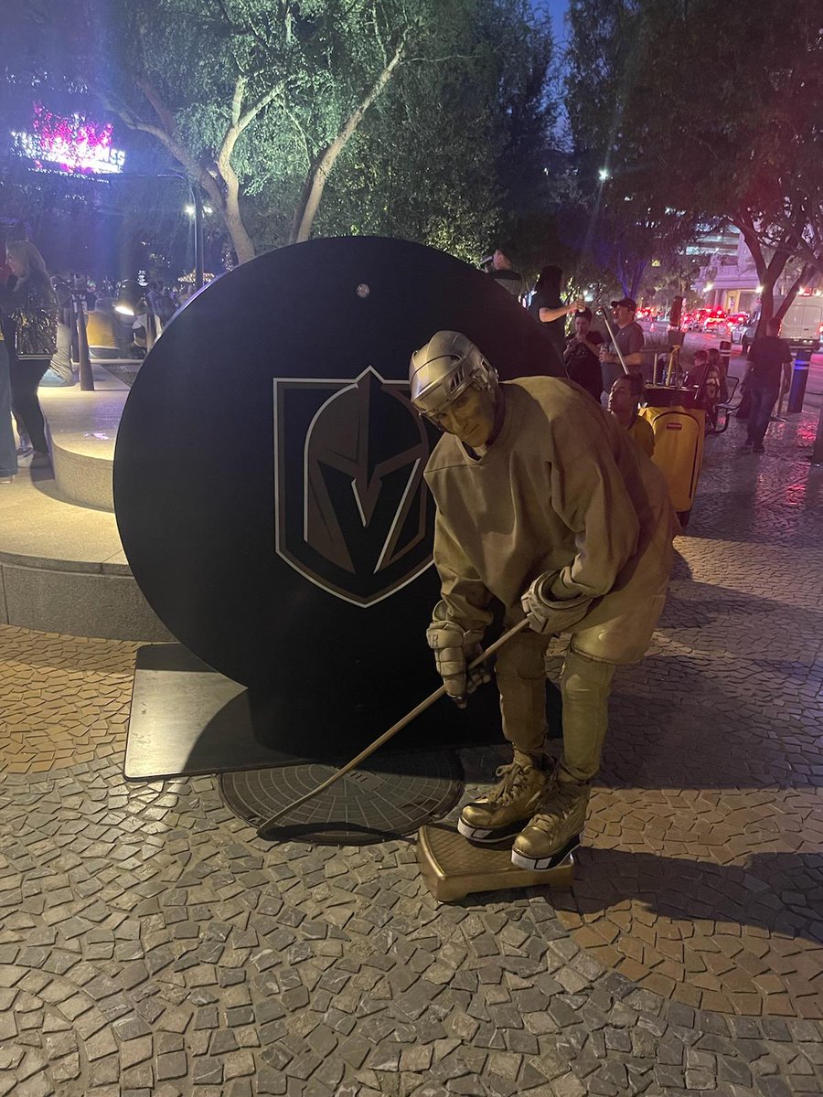 fighting4acure5's tweet photo. @FL_Everblades Goldie Howe the gold hockey player statue from stand still entertainment will be returning to Hertz Arena Saturday November 18th. Come to the game and get a free pic with the statue. https://t.co/gQsWX3rcYe