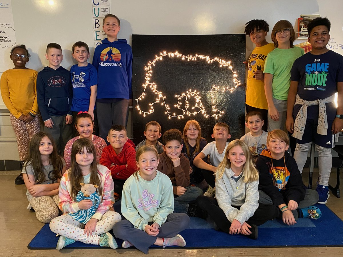 RHTASTEMgrade4's tweet photo. Great work, 4th grade! Check out how our polar bear display for Magic of Lights turned out! Our learners worked so hard painting, tracing, measuring, drilling, and stringing on all the lights! They should be so proud of themselves! @OSLN @NRCSStem https://t.co/C4cuF5T0aj