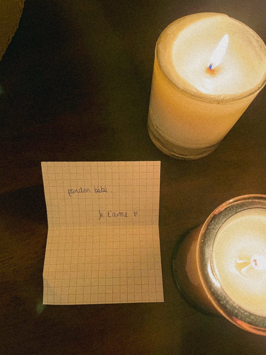 _kushinaa's tweet image. Ce matin on part de l’appart un peu fâchées/en embrouille…
Moi dans la matinée : dépose un bouquet de fleurs avec un mot pour quand elle rentrera ce soir
Elle dans la journée : me fait parvenir un mot par son collègue qui est venu s’entraîner à ma salle 🥹🥹🥹