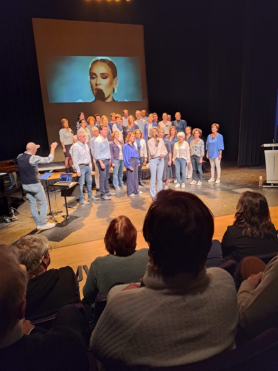 Het prachtige Theaterkoor Sincère uit Son en Breugel
#DagvandeMantelzorg #Mantelzorg #LEVNuenen #Nuenen