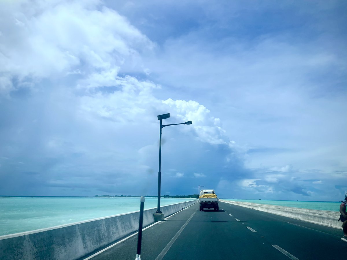 ambafrancefj's tweet photo. 🌴 Exploring #Kiribati 🇰🇮! Did you know that there's only one 23km road 🚗 in #Tarawa, the coral atoll of the #GilbertIslands and also capital of the country? On one side, you have the ocean 🌊, and on the other, the lagoon 🏝️. Have a wonderful weekend ahead! #fridayvibe 🤙 https://t.co/L6QN55Lg8e