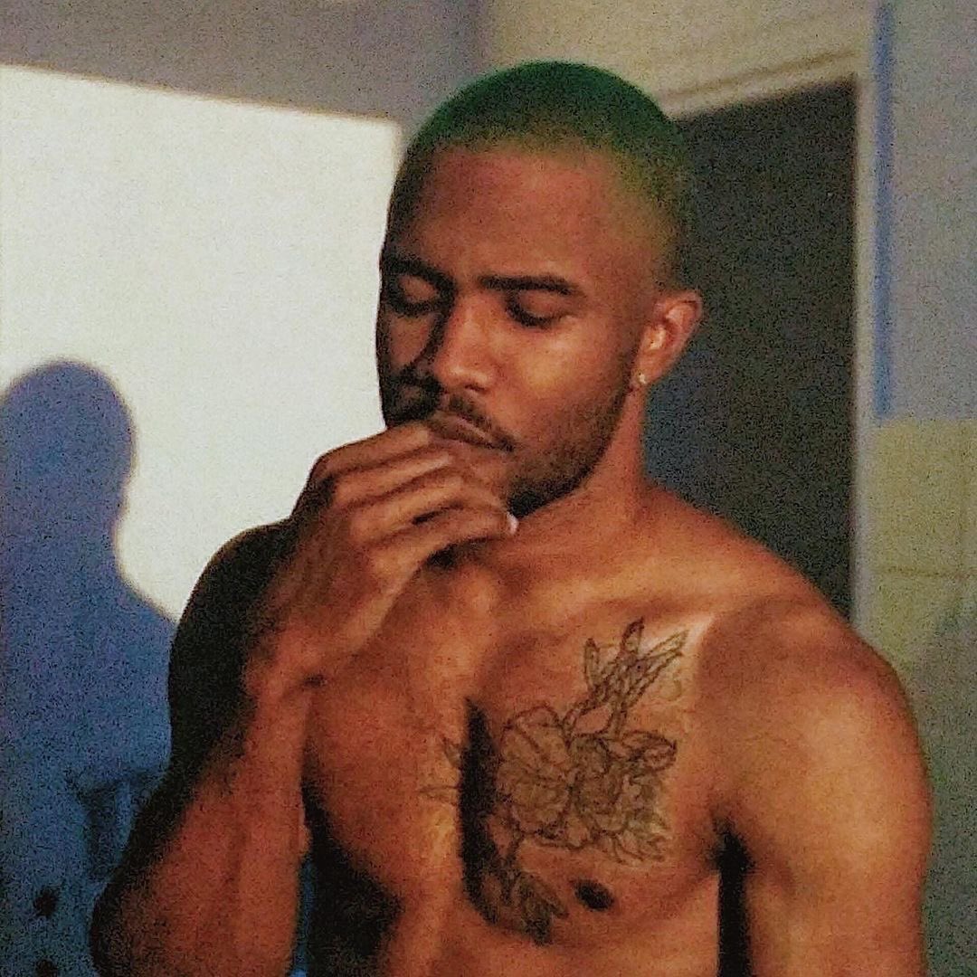 “Eu ainda me importo com você 
  E eu vou me importar para sempre
  Essa era a minha parte do acordo”

— Frank Ocean em “White Ferrari”