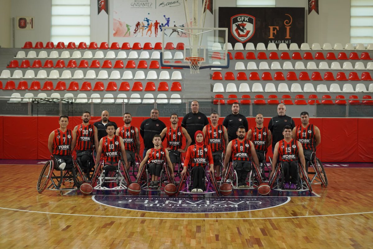 SametTopta10's tweet photo. @GaziantepFK 2023-2024 Tekerlekli Sandalye Basketbol Takımı 💪🏀 https://t.co/oNCCmcdPhe