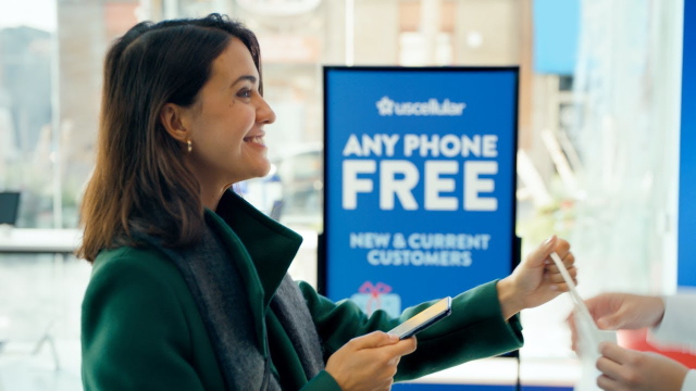 mimo_lopezz's tweet photo. Get the gift of connection with any phone free at UScellular for new and current customers. Then take a break from the holiday hecticness and give yourself the gift of not checking your phone. #usccemp https://t.co/NCsJqVU3O9 https://t.co/3bqUxWe1qB