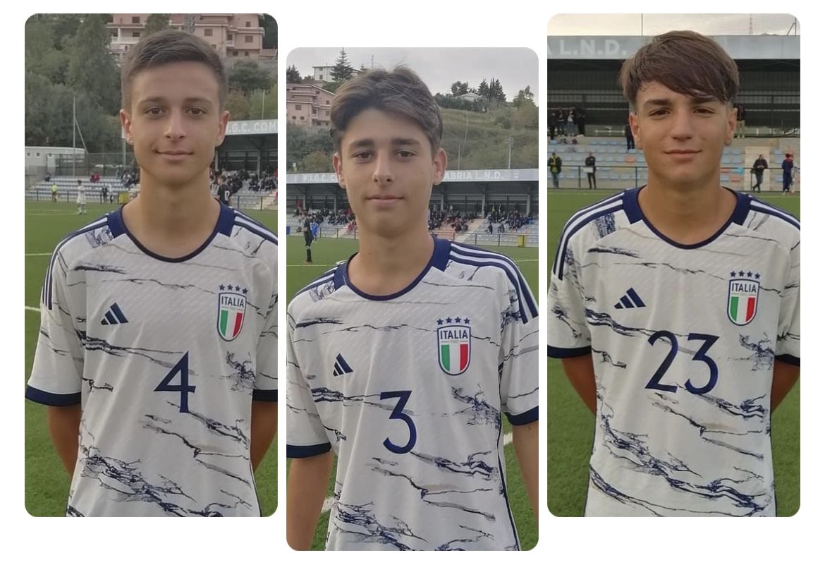 Il rossoblù è sempre magia, ma anche vestirsi d’azzurro è un’emozione grande 💙🇮🇹 Tre lupacchiotti Under 15 allo stage Area Sud: Manuel Bartucci, Alessandro Brusco e Giuseppe Cuconato. Bravi ragazzi 🐺❤️💙 📸 LND Calabria #ForzaLupi