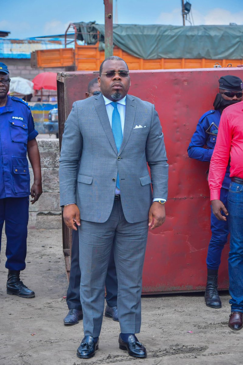 Int_Prov_Kin's tweet image. A la suite d’1 mouvement de grève observé au Marché d la Liberté &amp;amp; ayant troublé l’ordre public, le Min. Prov d l’Int. a effectué sur instruction d SEM G. Ngobila, 1 descente sur le site en vue d s’enquérir d la situation &amp;amp; lever des options en vue d’1 fonctionnement harmonieux.