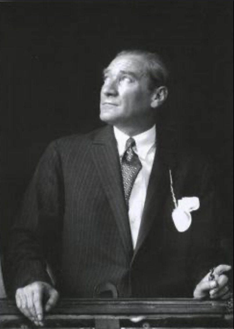 Saygı, sevgi ve özlemle anıyoruz.
#FikirlerÖlmez 
#10Kasım1938