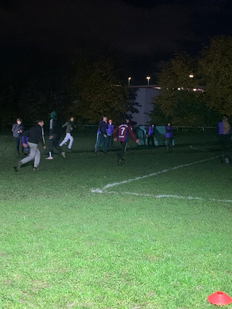 Great to see so many Young People at our Kicks sessions tonight in Cottingley and Hunslet wih #leedsunitedfoundation
Football under the floodlights
#YouthWorkWeek #coreyouthwork  #youngpeole #leedsyouthservice