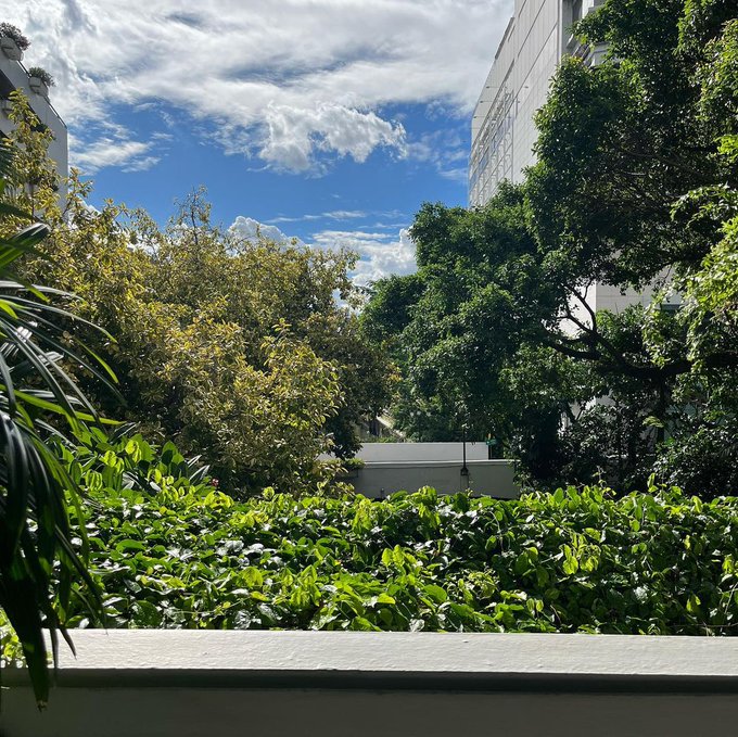 There is only one kind of heroism in the world, which is to still love life after recognizing the truth of life.