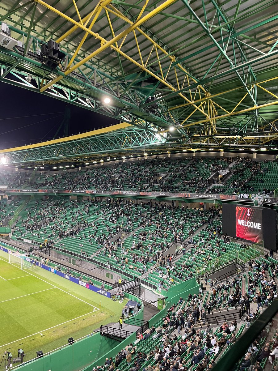 _mdh24's tweet photo. A lot of empty seats for a Champions League game in Lisbon tonight, no bueno https://t.co/kZ7VJLRQOk