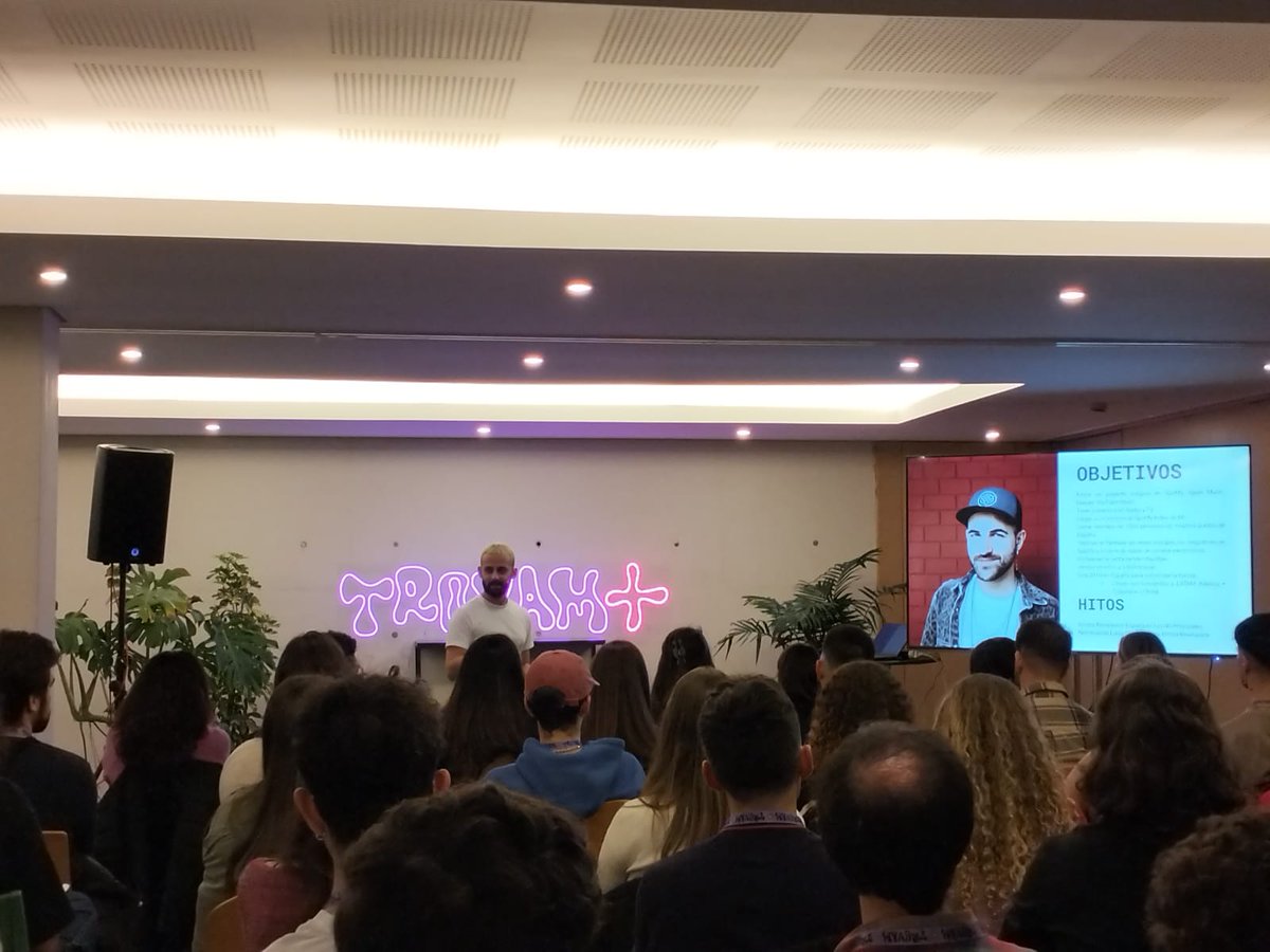 JavierCstnSm's tweet photo. A què es dedica un manager? Com es pot donar a conèixer a milers de persones un artista que acaba de començar? Carles Martínez (CEO de IMES Entertainment) ens ho ha contat a la @FiraTroVAM, comentant l'exemple de @NilMoliner,  i jo t'ho resumeixo ací #periodismeculturaluji👇 https://t.co/bjnmMICxzo