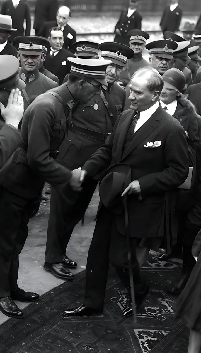 “Beni görmek demek mutlaka yüzümü görmek değildir. 
Benim fikirlerimi, benim duygularımı anlıyorsanız ve hissediyorsanız bu kafidir.”

Ulu Önder Mustafa Kemal Atatürk’ü, aramızdan ayrılışının 85. yılında sevgi, saygı ve hasretle anıyoruz.♾️🖤
