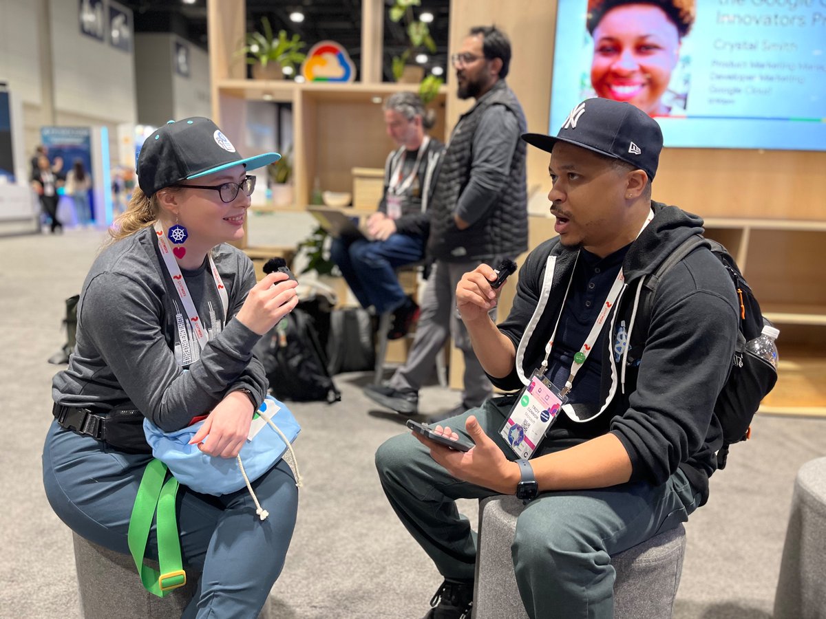 Got to watch @kaslinfields in action on the KubeCon floor doing interviews for @KubernetesPod