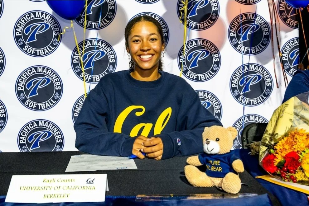kcounts9's tweet photo. Last night my high school teammates and I signed our NLI's together on our HS field at @PacHS_Softball. The 7 of us started playing softball together at the same league about 11 years ago and now we are all headed to play at the collegiate level, so amazing! #gobears https://t.co/dKjcXqisUY