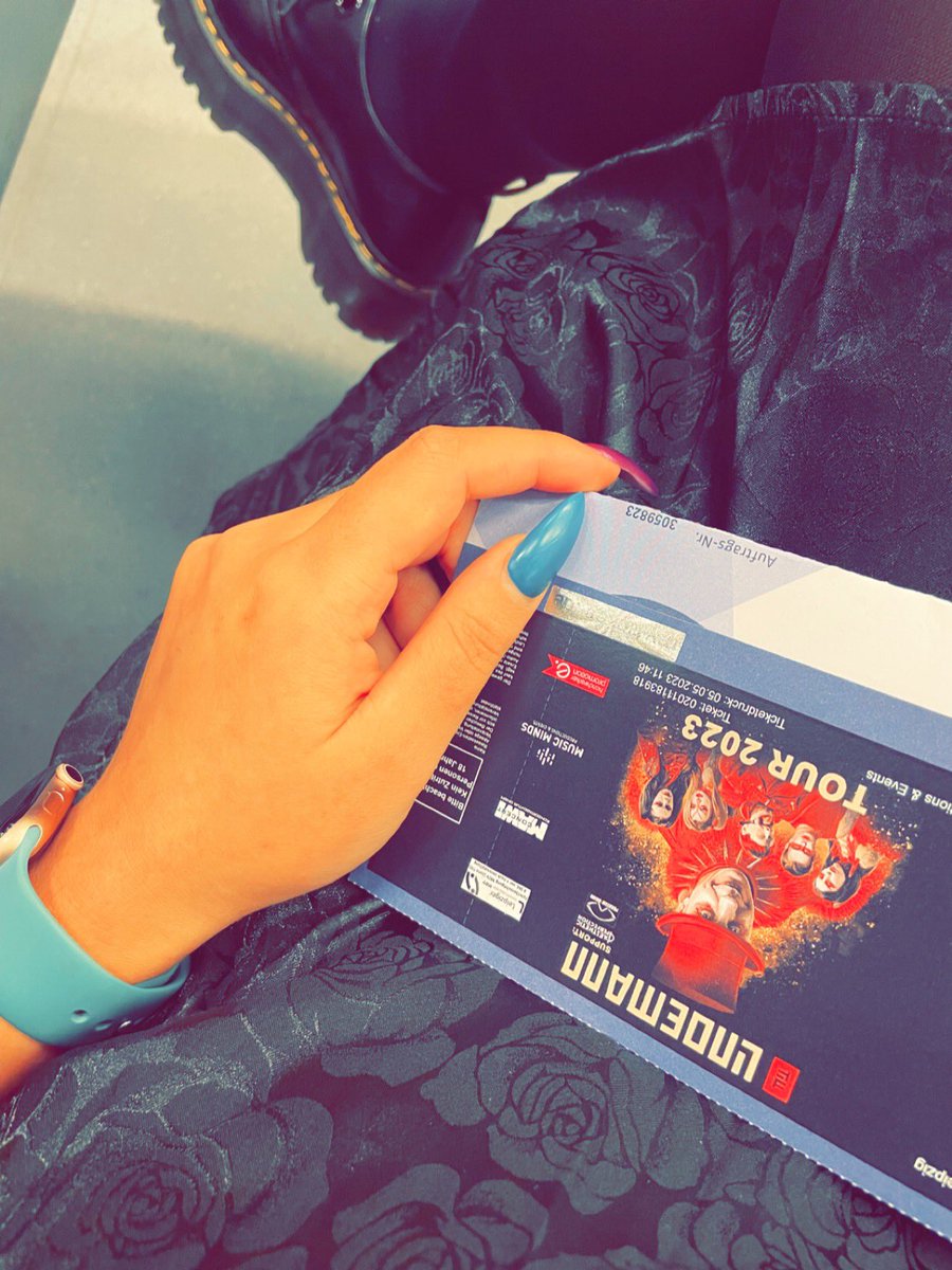 loralumii's tweet photo. #tilllindemann #killtill #leipzsch #leipzig https://t.co/qyWHoXbgFu